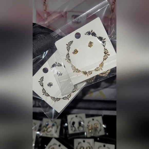 NEW CUBIC ZIRCONIA GOLD DIPPED EARING UNIQUE .CUSTOM MADE💎CHOOSE YOUR LETTER💠 - Picture 8 of 10